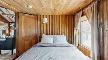 Cabin, Multiple Beds, Kitchen (Lily's Pad) | 2 bedrooms, individually decorated, individually furnished, bed sheets