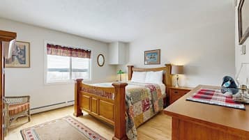 House, 2 Queen Beds, Garden View (Greenview Condo) | 2 bedrooms, individually decorated, individually furnished, bed sheets