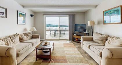 Lakefront Condo on the Golf Course With Sweeping Views and Beach Access