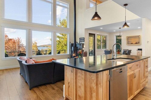 Modern Dreamy Moosehead Home - Lake Views, Walk to