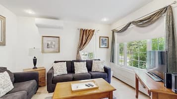 Cabin, Multiple Beds, Kitchen (Birch Cottage) | Living area