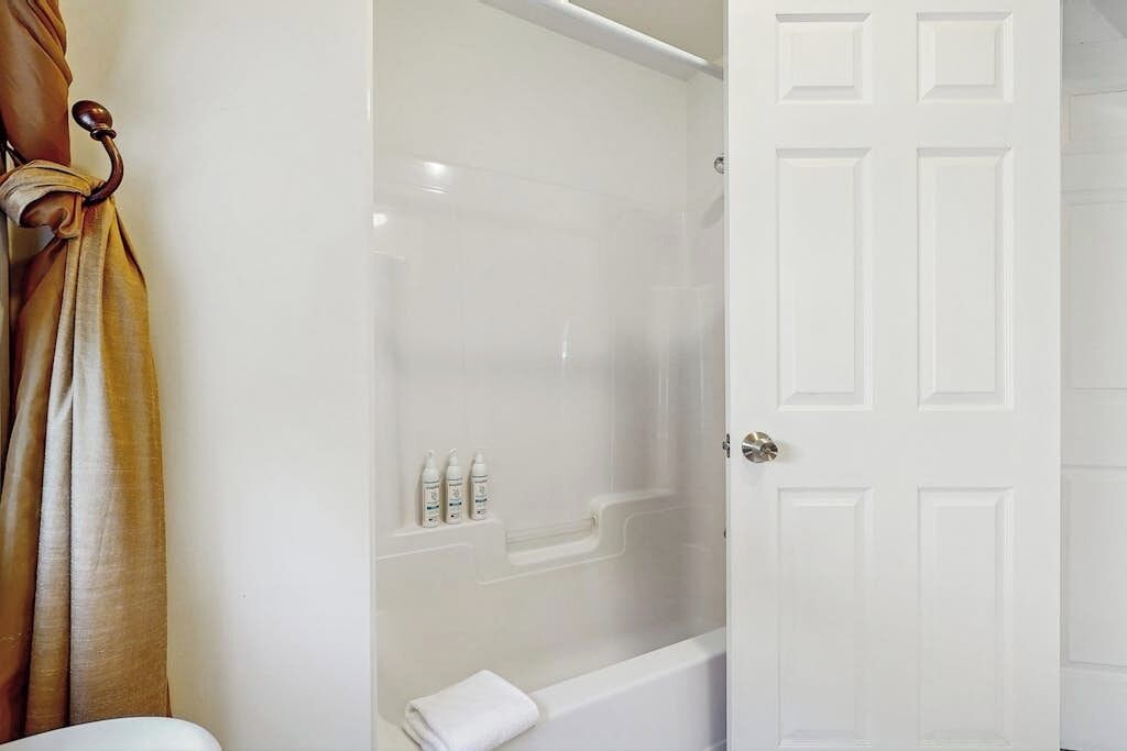 Cabin, Multiple Beds, Kitchen (Birch Cottage) | Bathroom | Towels