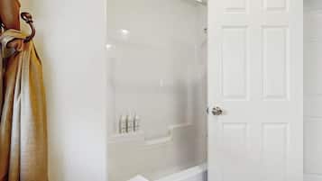 Cabin, Multiple Beds, Kitchen (Birch Cottage) | Bathroom | Towels