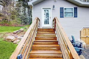 A wooden staircase leading to a house with a white door and blue shutters. - Remodeled Cottage With AC, Private W/d, Full Kitchen, and High-speed Wifi (Boothbay Harbor)