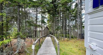 Whispering Spruces; Cozy Studio With Queen Bed & W