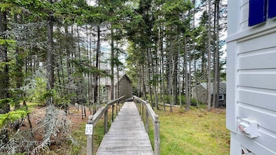 Whispering Spruces; Cozy Studio With Queen Bed & W