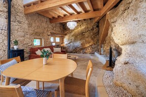 Dining - Vrbo Property (Castelnau-sur-l'Auvignon)