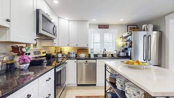 House, Multiple Beds, Patio (Wiscasset Woodland Haven) | Private kitchen