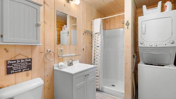 Cabin, Multiple Beds, Kitchen, Garden View (Sprucewold Cabin) | Bathroom | Towels
