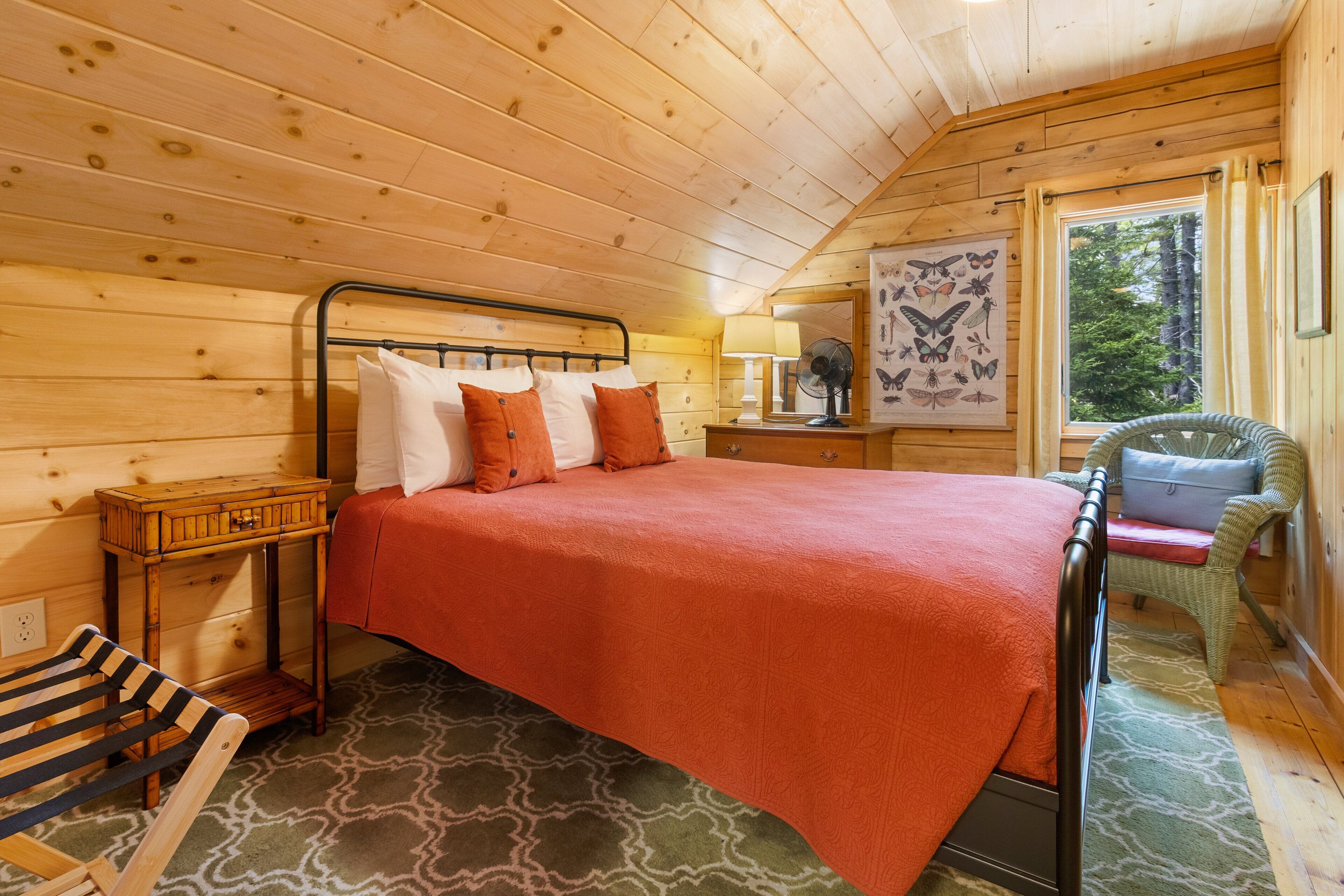 Cabin, Multiple Beds, Kitchen, Garden View (Sprucewold Cabin) | 3 bedrooms, individually decorated, individually furnished, bed sheets