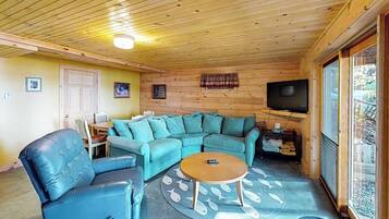 Cabin, Multiple Beds, Kitchen (Owl's Nest) | Living area