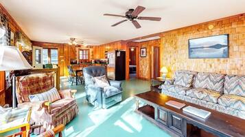 Cabin, Multiple Beds, Kitchen (Owl's Nest) | Living area
