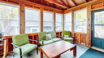 Cabin, Multiple Beds, Kitchen (Owl's Nest) | Interior