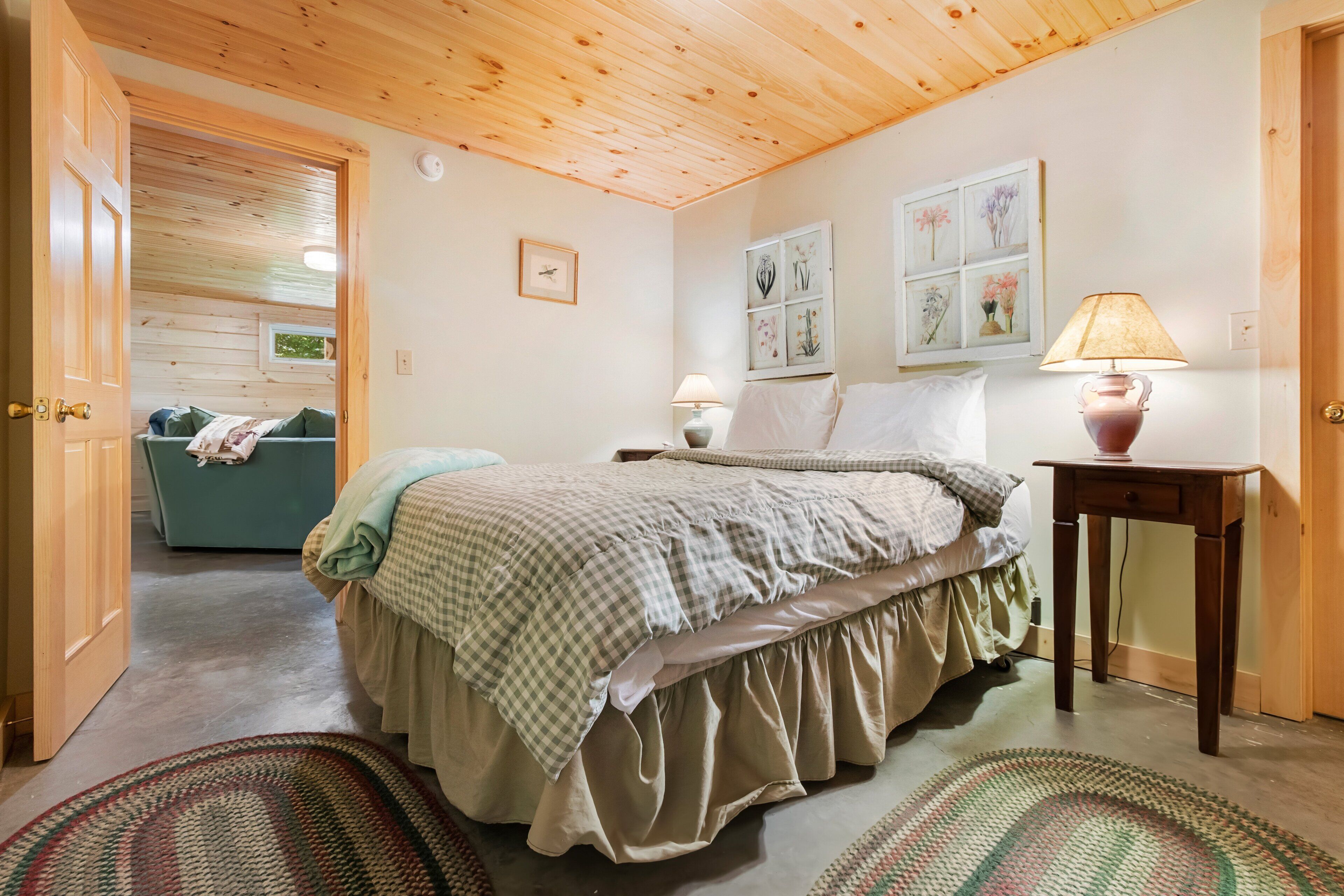 Chalet rustique, Plusieurs lits, cuisine (Owl's Nest) | 3 chambres, décor unique, ameublement unique, literie fournie
