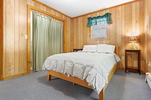 3 bedrooms, individually decorated, individually furnished, bed sheets - Waterfront Cabin w/ Outdoor Firepit, Dock, and Lake Views - Dogs Welcome (Greenville)
