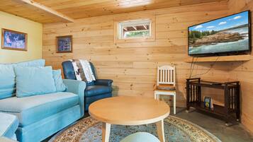 Cabin, Multiple Beds, Kitchen (Owl's Nest) | Living area