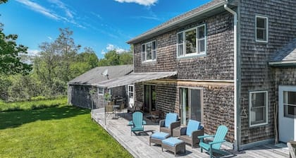 Waterfront Stay With Scenic Deck, Grill, Smart Tvs, Shore Access - Dog-friendly