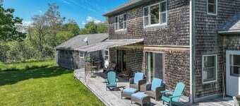 Waterfront Stay With Scenic Deck, Grill, Smart Tvs, Shore Access - Dog-friendly