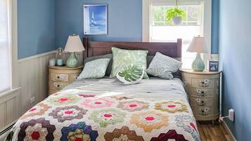 Cottage, 2 Queen Beds, Kitchen, Garden View (Blue Button Cottage) | 2 bedrooms, individually decorated, individually furnished, bed sheets