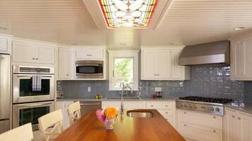 House, Multiple Beds, Patio (Rockledge Estate) | Private kitchen