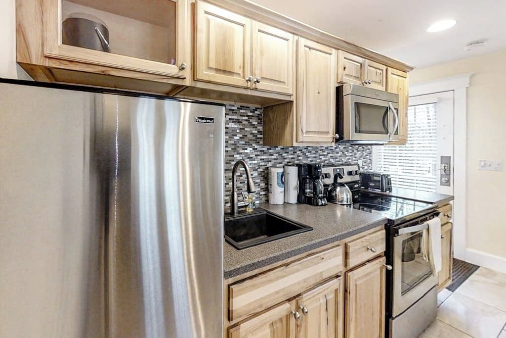 House, Multiple Beds (The View at Sheepscot River) | Private kitchen