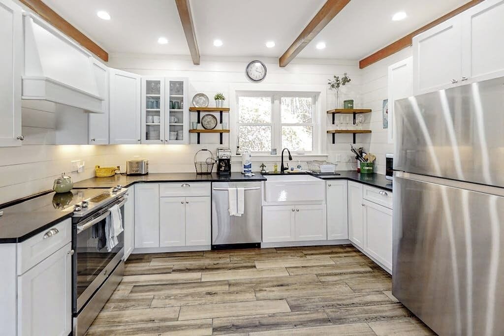 House, Multiple Beds, Garden View (Boothbay Cottage) | Private kitchen