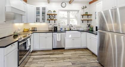 Coastal Home With New, Full Kitchen, Walkable Downtown Location