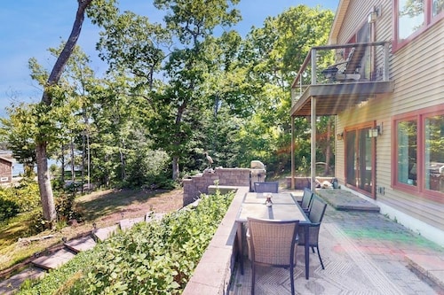 Dog-friendly Home With High-speed Wifi, Washer/dryer, & Private Dock