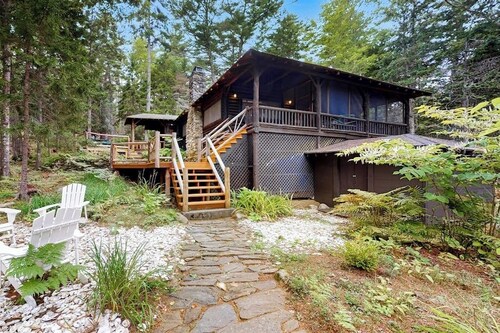 Dreamy Wooded Cabin W/ Spacious Deck, Free Wifi, Secluded Location & More