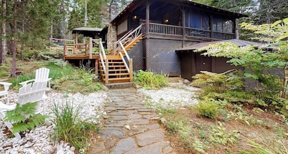 Dreamy Wooded Cabin W/ Spacious Deck, Free Wifi, Secluded Location & More