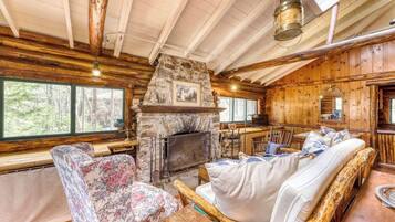 Cabin, Multiple Beds (Sasanoa Retreat at Sprucewold) | Living area