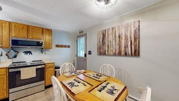 2 bedrooms, individually decorated, individually furnished, bed sheets