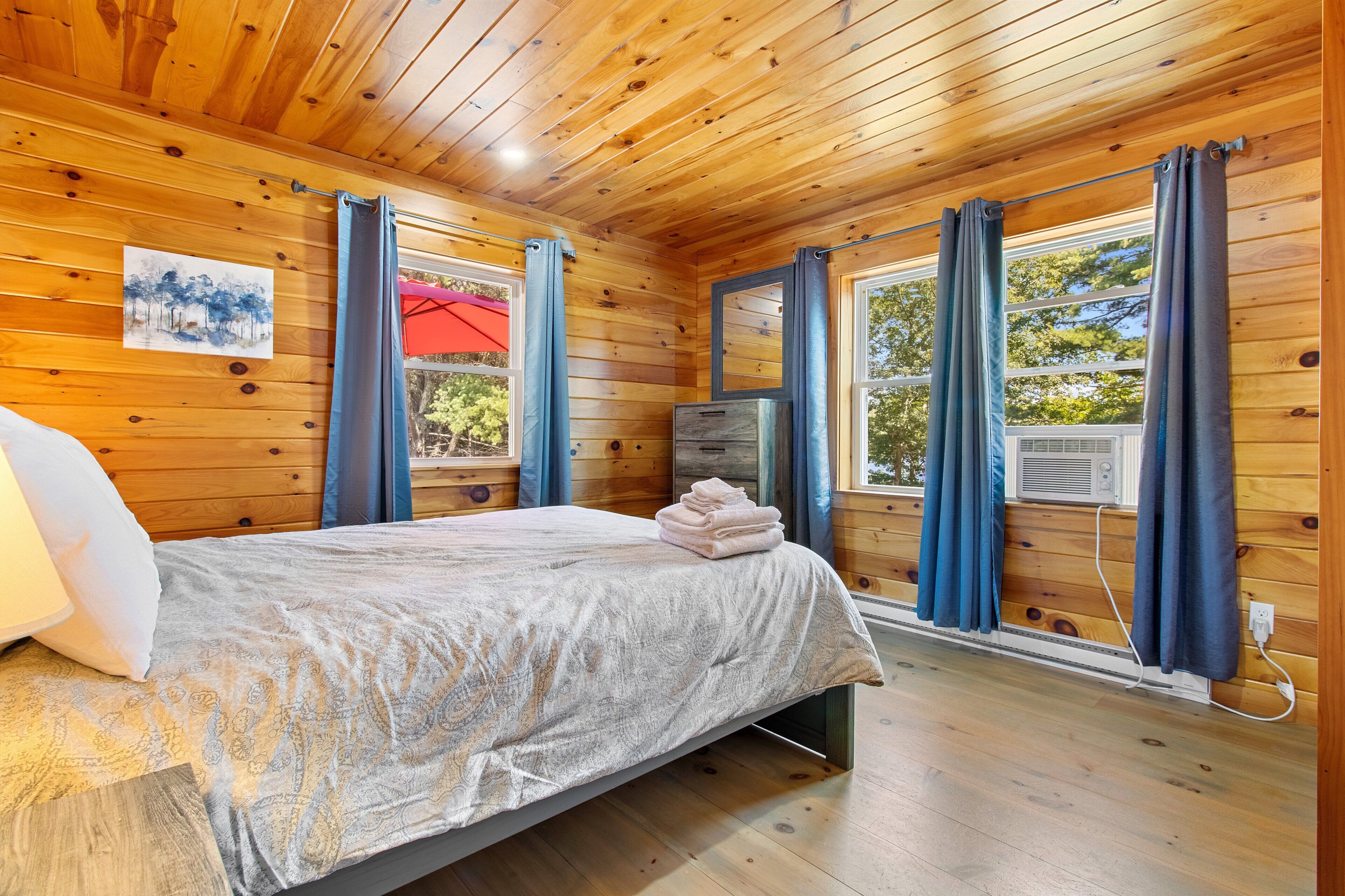 2 bedrooms, individually decorated, individually furnished, bed sheets