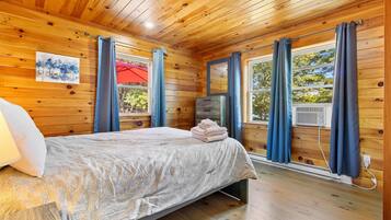 2 bedrooms, individually decorated, individually furnished, bed sheets