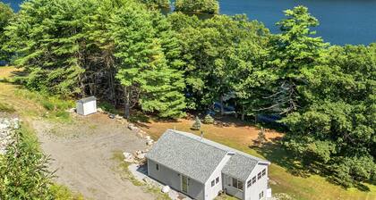 Cozy Lakefront Cottage With Stunning Views, Deck, BBQ Grill, and Outdoor Firepit