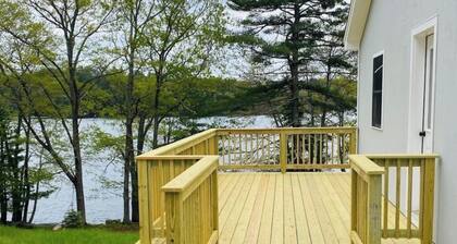 Cozy Lakefront Cottage With Stunning Views, Deck, BBQ Grill, and Outdoor Firepit