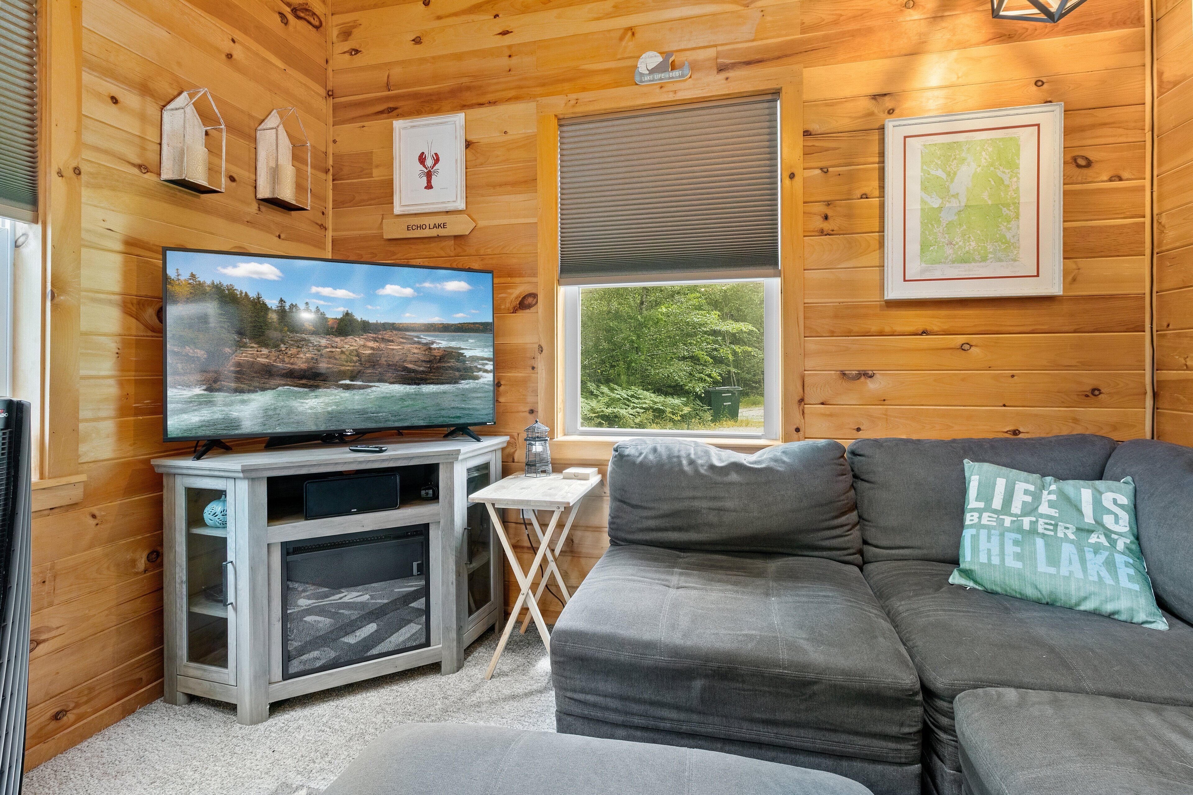 Cabin, Multiple Beds, Fireplace (The Grand Loon) | Living area