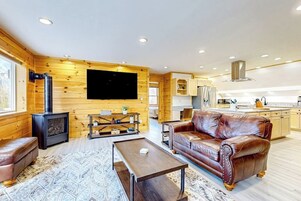 Apartment, Multiple Beds, Fireplace, Garden View (Moosehead Lake Home Base) | Living area