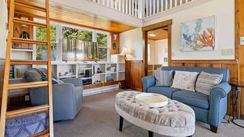 Cottage, Multiple Beds (Little White Caps) | Living area