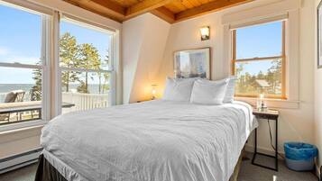 Cottage, Multiple Beds (Little White Caps) | 2 bedrooms, individually decorated, individually furnished, bed sheets