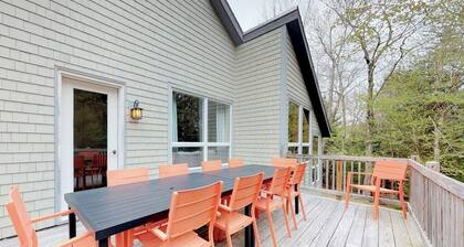 Home With Deck, Great Location in the Heart of Acadia National Park