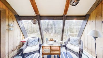 Cabin, Multiple Beds (Appalachee Pond Waterfront Cottage) | Interior