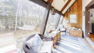 Cabin, Multiple Beds (Appalachee Pond Waterfront Cottage) | Interior