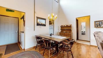 House, Multiple Beds (Lakeview Condo) | 4 bedrooms, individually decorated, individually furnished, bed sheets