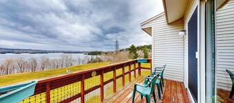 Fun-filled Lakehouse W/private Balcony, Free Wifi, Private W/D - Steps to Beach