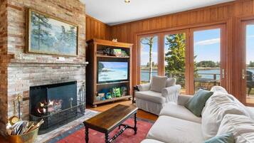 House, Multiple Beds (Chimerique on the Water) | Living area