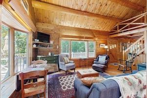 Cabin, Multiple Beds, Kitchen (Charloon Cabin) | Living area
