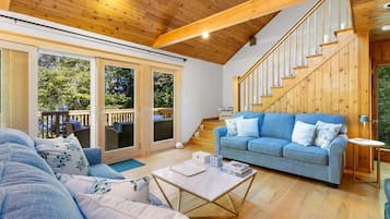House, Multiple Beds, Garden View (Kinney Cabin) | Living area