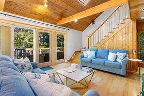 Ferienhaus, Mehrere Betten, Gartenblick (Kinney Cabin) | Wohnbereich