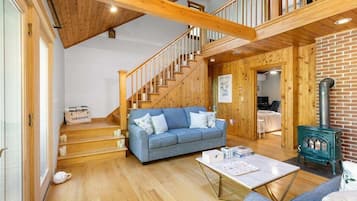 House, Multiple Beds, Garden View (Kinney Cabin) | Interior